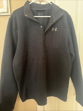 Under Armour Black Pullover Fleece with Chest Logo